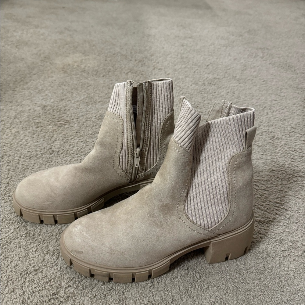 American Eagle booties